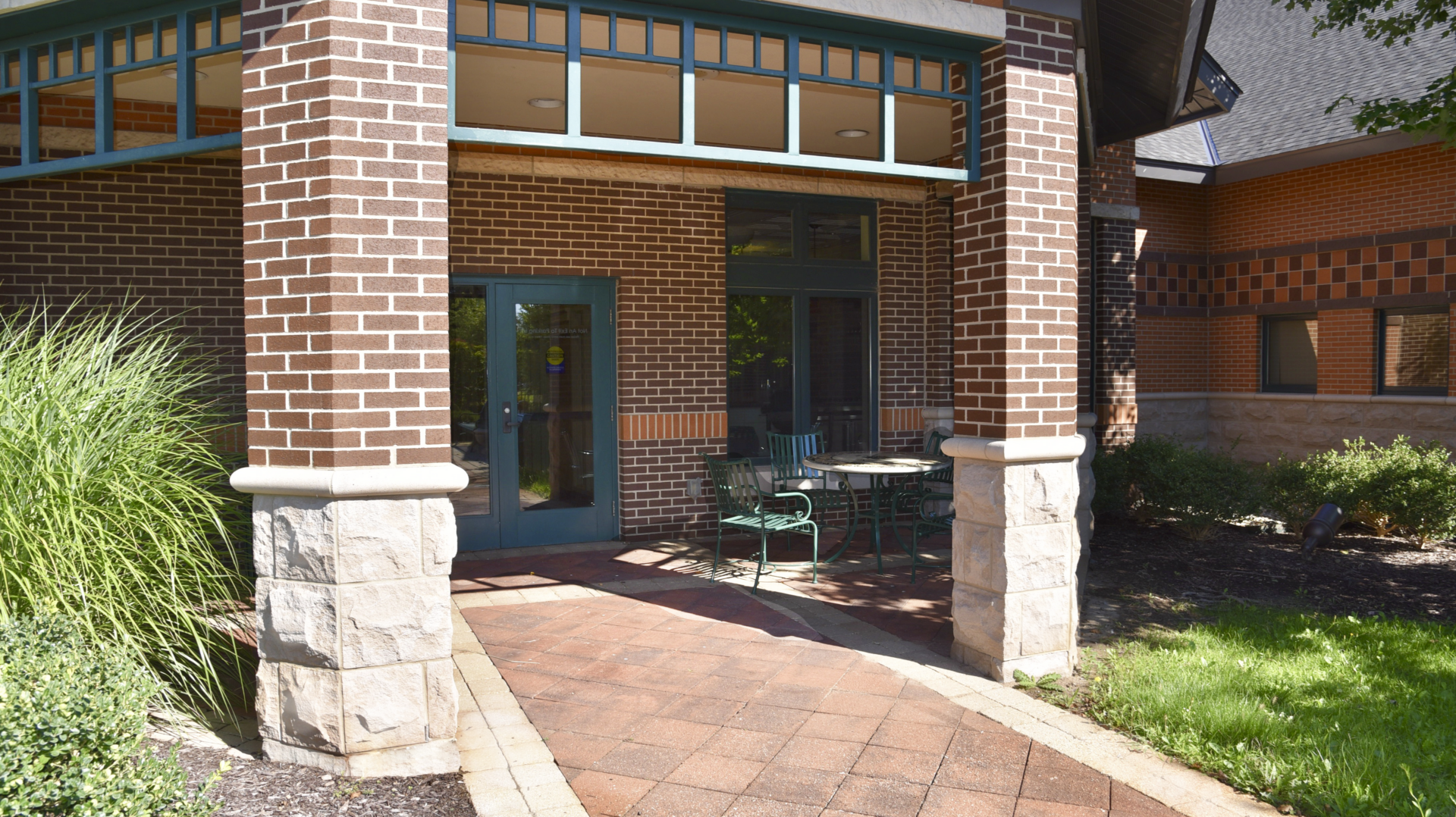 Picture of the Harris Branch patio after the Harris Patio furniture restoration.