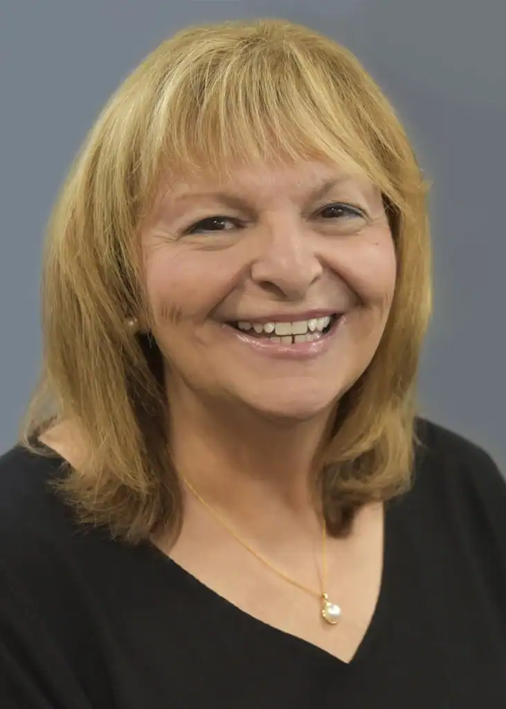 Headshot of Jenny McNeil.
